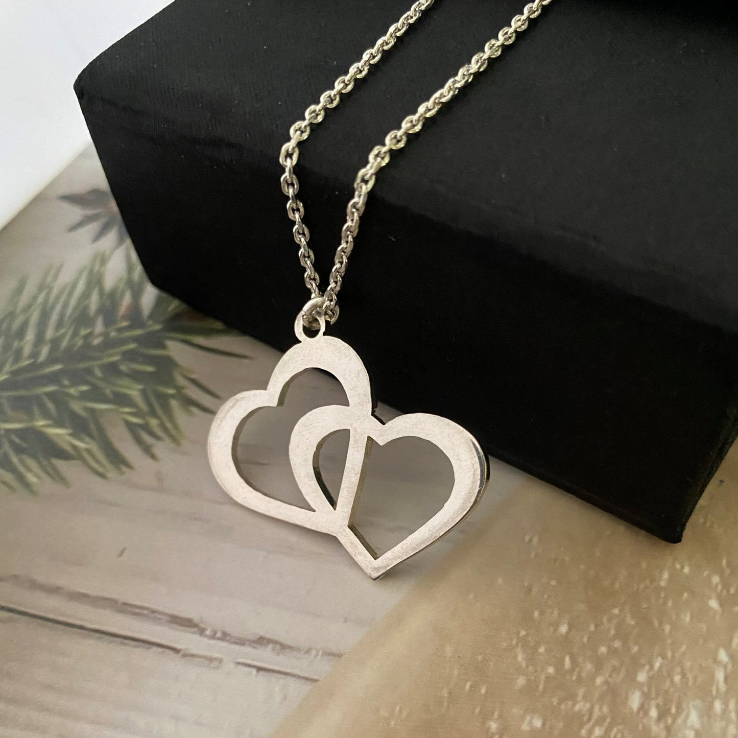Overlapping hearts Necklace 2